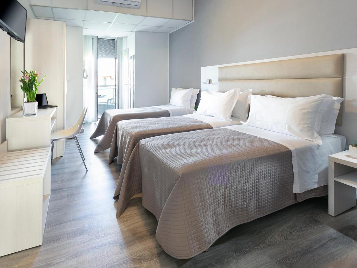 Hotel Zanarini In Centro A Риччоне Экстерьер фото