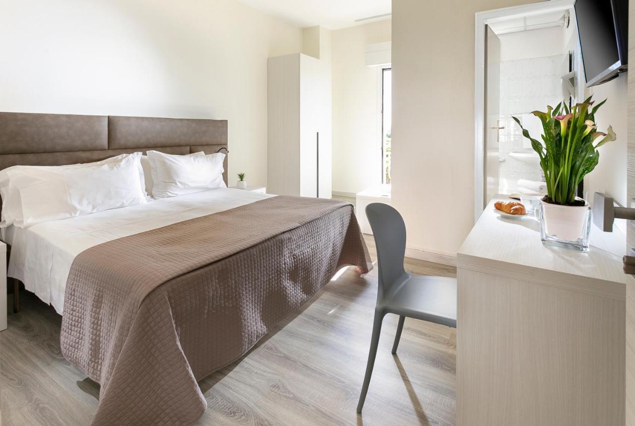 Hotel Zanarini In Centro A Риччоне Экстерьер фото