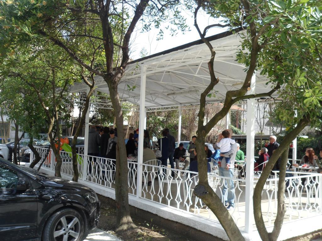 Hotel Zanarini In Centro A Риччоне Экстерьер фото