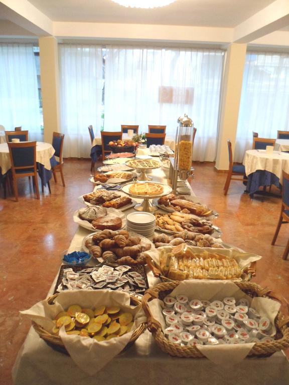 Hotel Zanarini In Centro A Риччоне Экстерьер фото