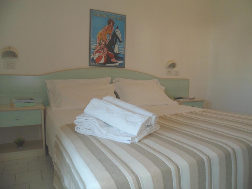 Hotel Zanarini In Centro A Риччоне Экстерьер фото