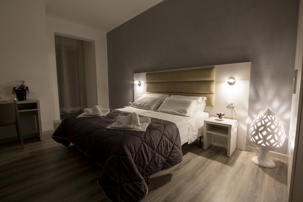 Hotel Zanarini In Centro A Риччоне Экстерьер фото