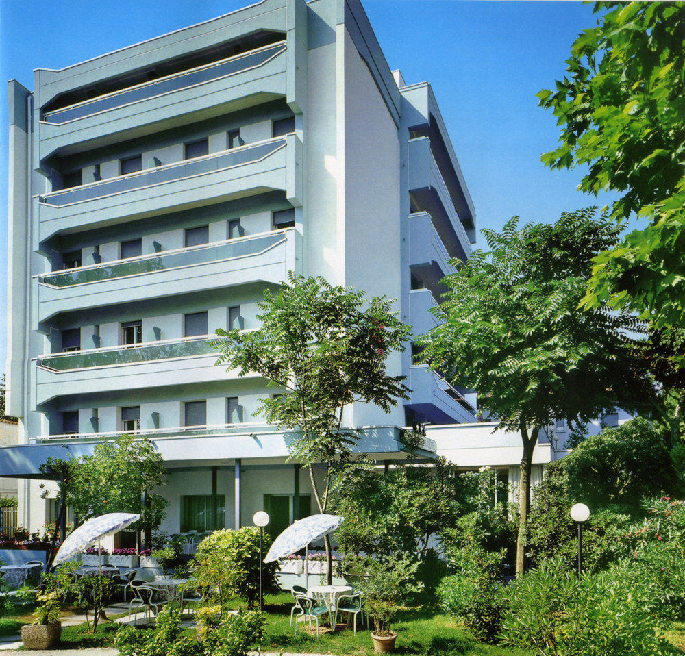 Hotel Zanarini In Centro A Риччоне Экстерьер фото
