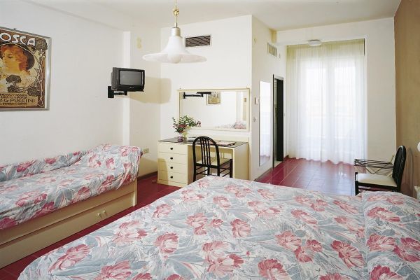 Hotel Zanarini In Centro A Риччоне Экстерьер фото