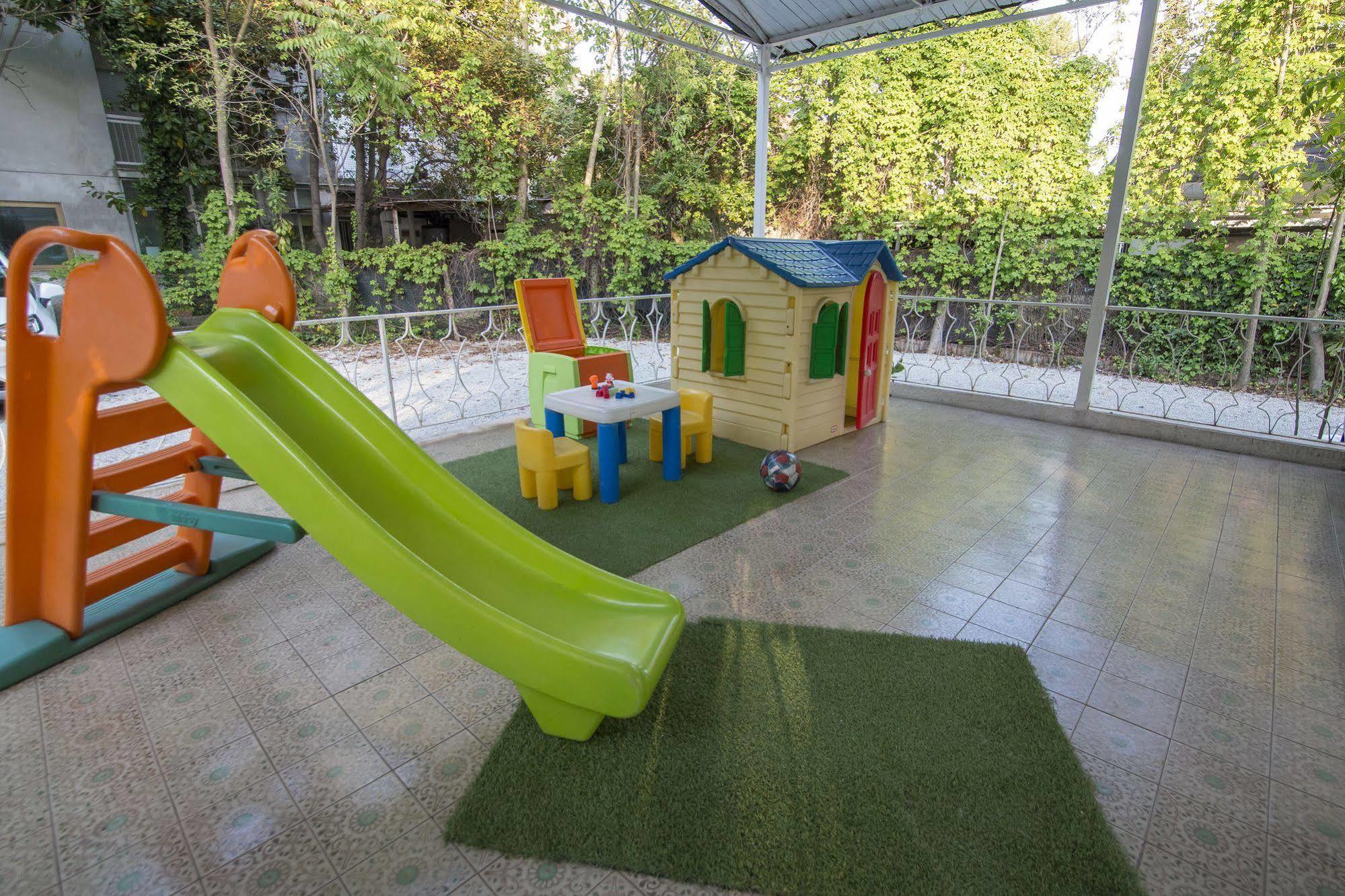 Hotel Zanarini In Centro A Риччоне Экстерьер фото